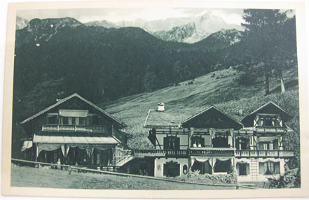 Das Rainthal Hospiz mit der Balkonseite fotographiert