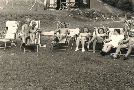 Familie Schober im August 1951 auf dem Reintalerhof