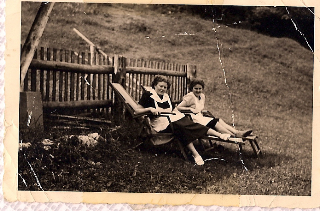 Ein wenig Entspannung auf dem Reintaler Hof um 1954